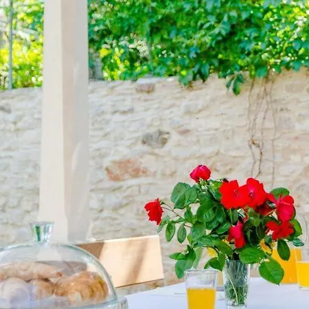 Stone Pearl - Two Bedroom House With Pool *