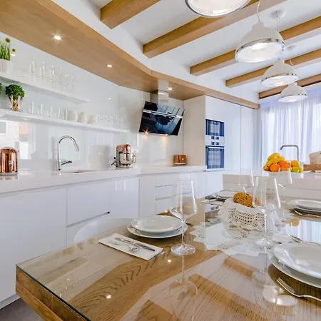 Stone Pearl - Two Bedroom House With Pool *