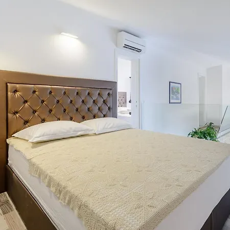 Stone Pearl - Two Bedroom House With Pool Sutivan