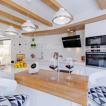 Stone Pearl - Two Bedroom House With Pool Sutivan