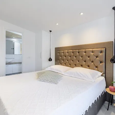 Stone Pearl - Two Bedroom House With Pool * Sutivan