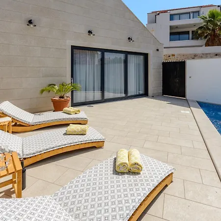 Stone Pearl - Two Bedroom House With Pool Villa *