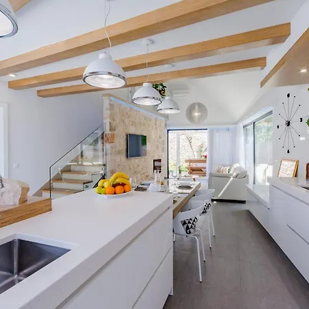 Stone Pearl - Two Bedroom House With Pool Villa Sutivan