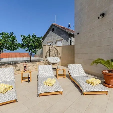 Stone Pearl - Two Bedroom House With Pool *