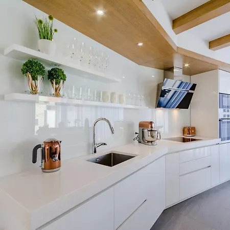 Stone Pearl - Two Bedroom House With Pool * Sutivan