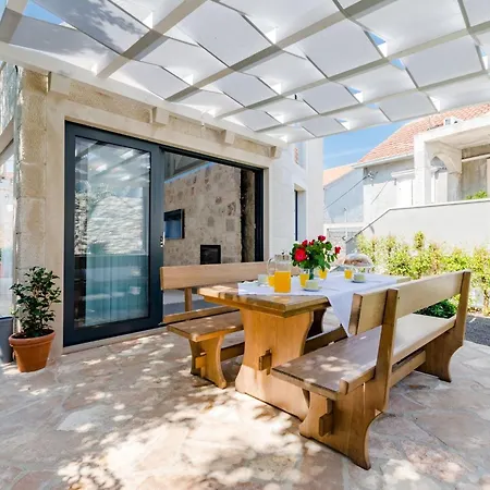 Stone Pearl - Two Bedroom House With Pool