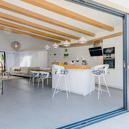 Stone Pearl - Two Bedroom House With Pool Villa Sutivan