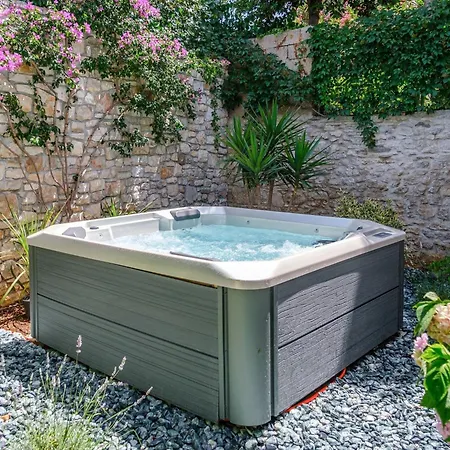 Stone Pearl - Two Bedroom House With Pool