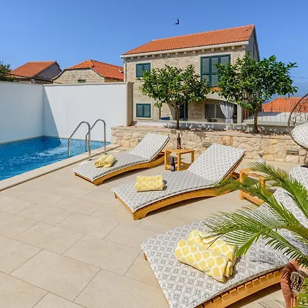 Villa Stone Pearl - Two Bedroom House With Pool *