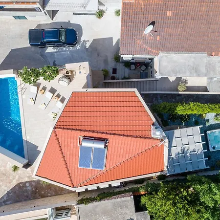 Stone Pearl - Two Bedroom House With Pool * Sutivan